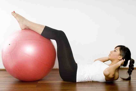 Упражнения на мяче для похудения